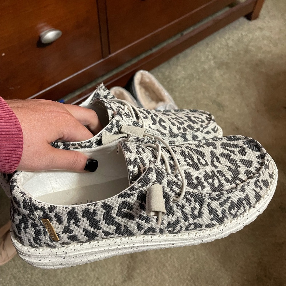 Grey Leopard Hey Dude 8